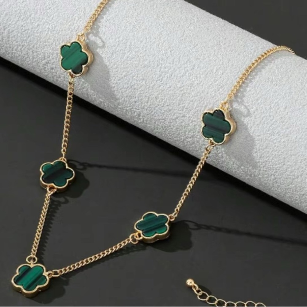 Elegant Gold and Green Clover Necklace
